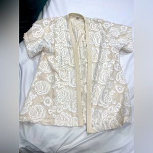 Akemi and Kin white and cream floral topper
